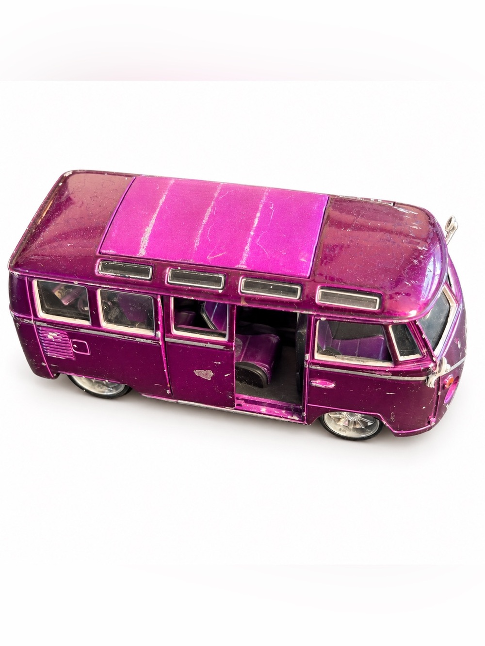 Jada V-Dubs 1962 Volkswagen Bus Purple 1:24 Diecast
